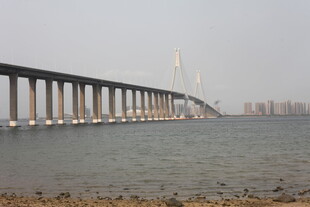 湛江跨海大桥横跨广阔水域