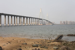 湛江跨海大桥近景与海边景象