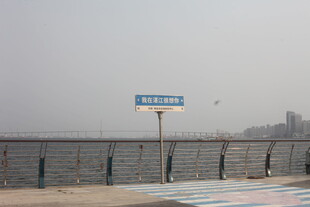 湛江路边蓝底路牌指示牌