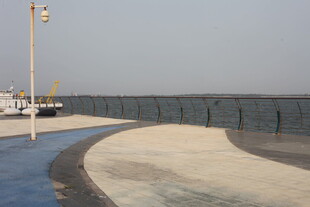 湛江海滨步道 宁静的水边景致
