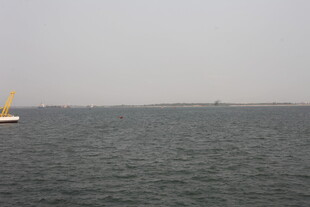 湛江海上帆船景色