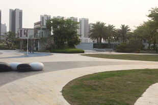 湛江现代城市景观公园一角