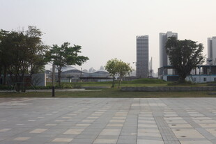 湛江城市广场开阔景致