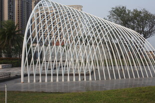 湛江现代艺术金属拱形雕塑