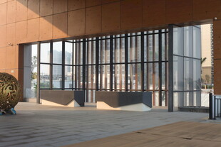 湛江现代建筑外观玻璃幕墙景观