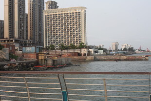 湛江海滨城市建筑与水域景观