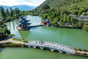  亚洲中国云南丽江黑龙潭风光