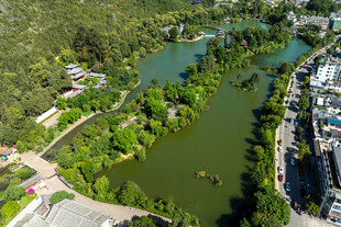  亚洲中国云南丽江黑龙潭夏日风