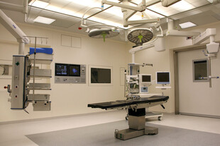 手术室内部场景