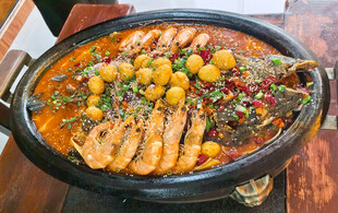 海鲜 烤鱼 拼盘 虾 丸子 蔬