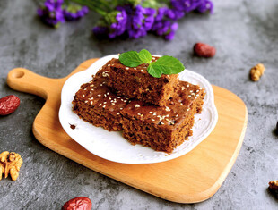 美味巧克力蛋糕配坚果