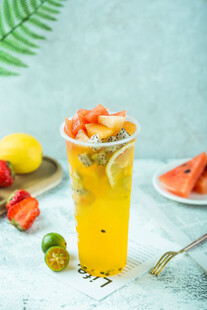 缤纷水果茶