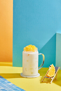 芒果奶昔配鲜果