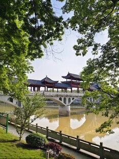 中式园林湖畔古建筑景观