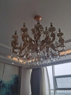 奢华水晶吊灯装点室内空间
