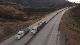 山间公路上的交通