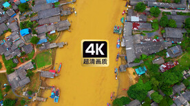 金色河流两岸的民房