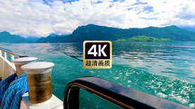 特写游船在海面上行驶