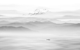 中式意境水墨山水画