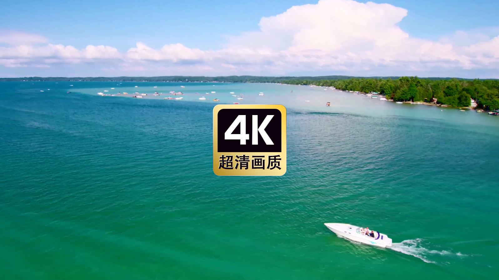 航拍海上高速游艇