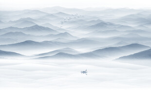 蓝色山水画