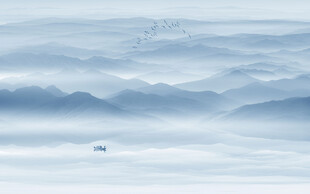 水墨群山背景