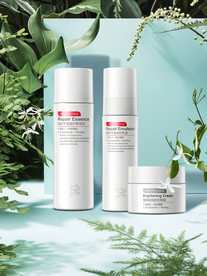 护肤品套装海报