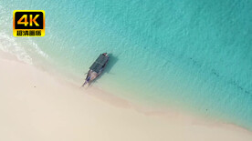 快速飞升碧蓝大海帆船沙滩