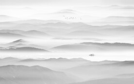 远山群山水墨山水画