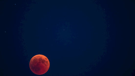 红色或鲜血月亮时间流逝