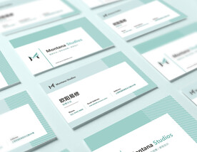 淡绿色清新时尚条纹背景名片设计