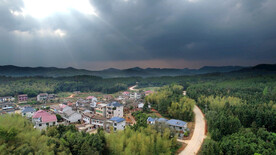 乡村雨前航拍