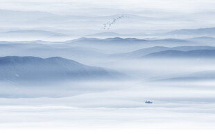 水墨山水画帆船