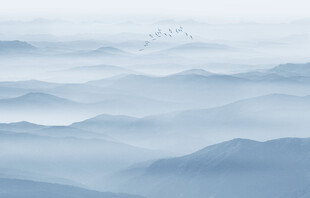水墨群山背景
